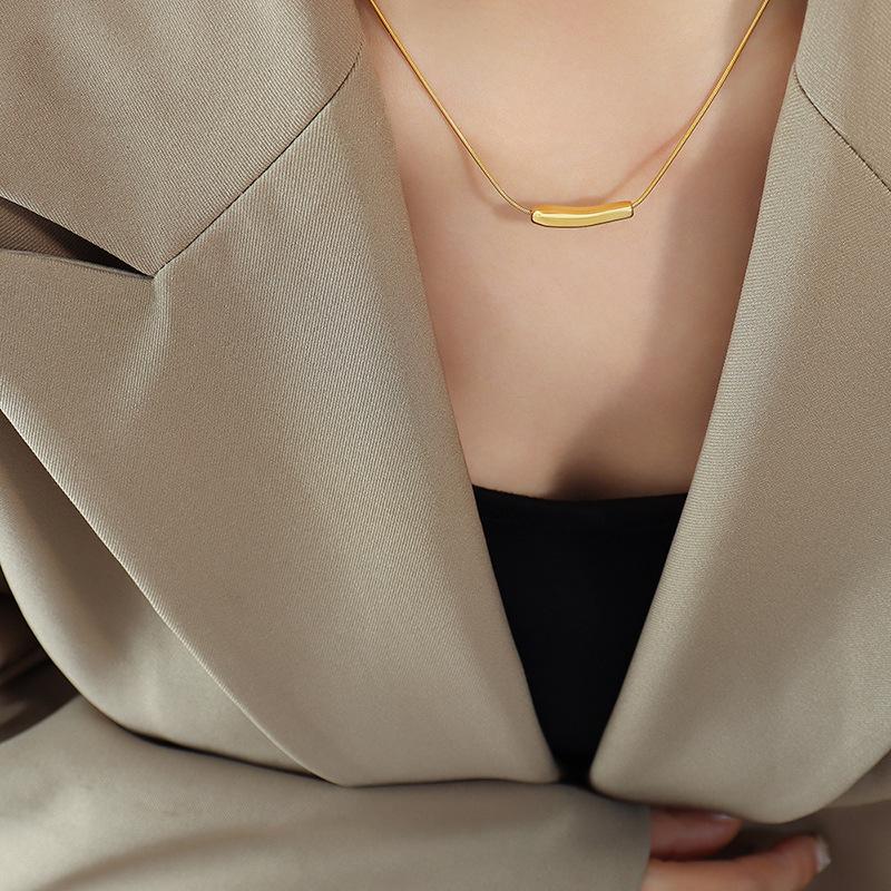 

Модные персонализированные украшения, ожерелье с улыбкой в виде нишевого дизайна, позолоченная минималистская цепочка на ключицу из титановой стали