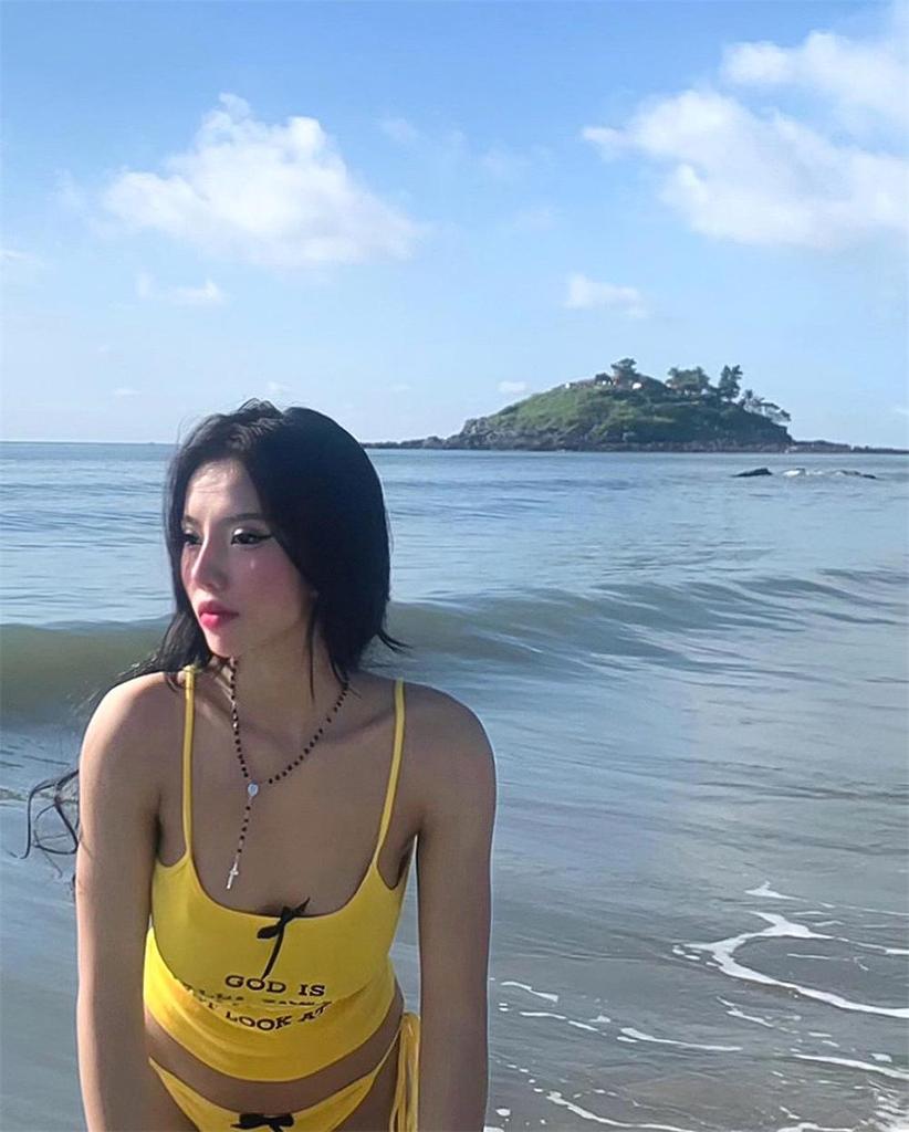 Korean Dongdaemun Two-Piece Yellow Swimsuit: Slimming Tummy Control Swimwear for Hot Springs and Vacations