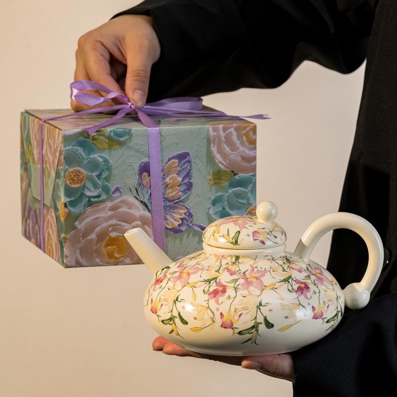 

A Large capacity Teapot with A Lid As A Birthday Gift for Girls A Cup of High Appearance Level As A Souvenir Gift and A Christmas Present