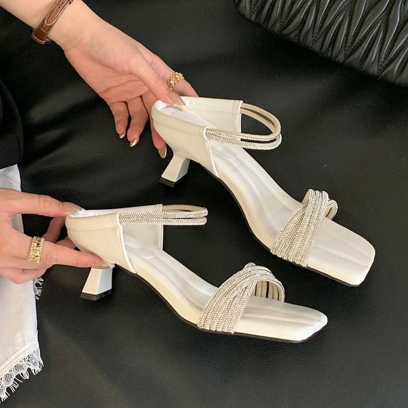 Mode Luxusmode Strasssteine Damen Niedrigabsatz Sandalen Schuhe Damen Sommer Frühling Bling Damen Absatzsandalen Pantoletten Schuhe