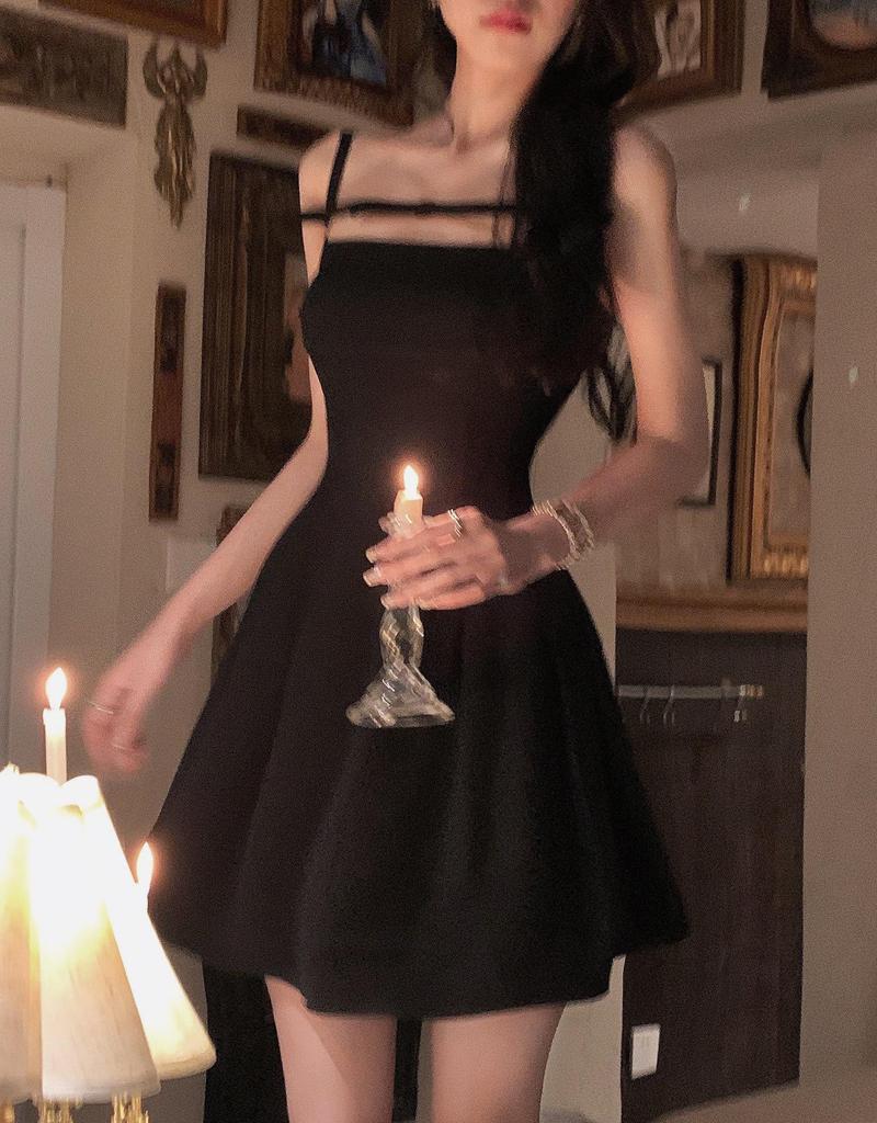 Darling Black Spaghetti Strap Bowknot Dress: Women's Sensual Design Long Skirt
