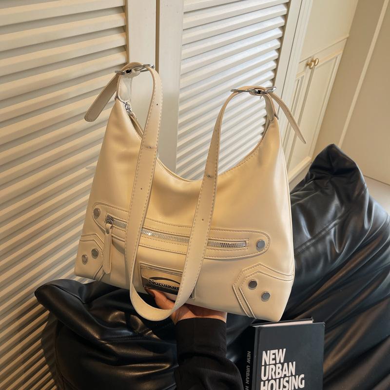 

2025 Новая женская сумка Большая вместимость Сумка через плечо Премиальный тренд Заклепки Мягкая кожа Сумка под мышкой Сумка для通勤 Сумка-багет 33*12*28 бежевый