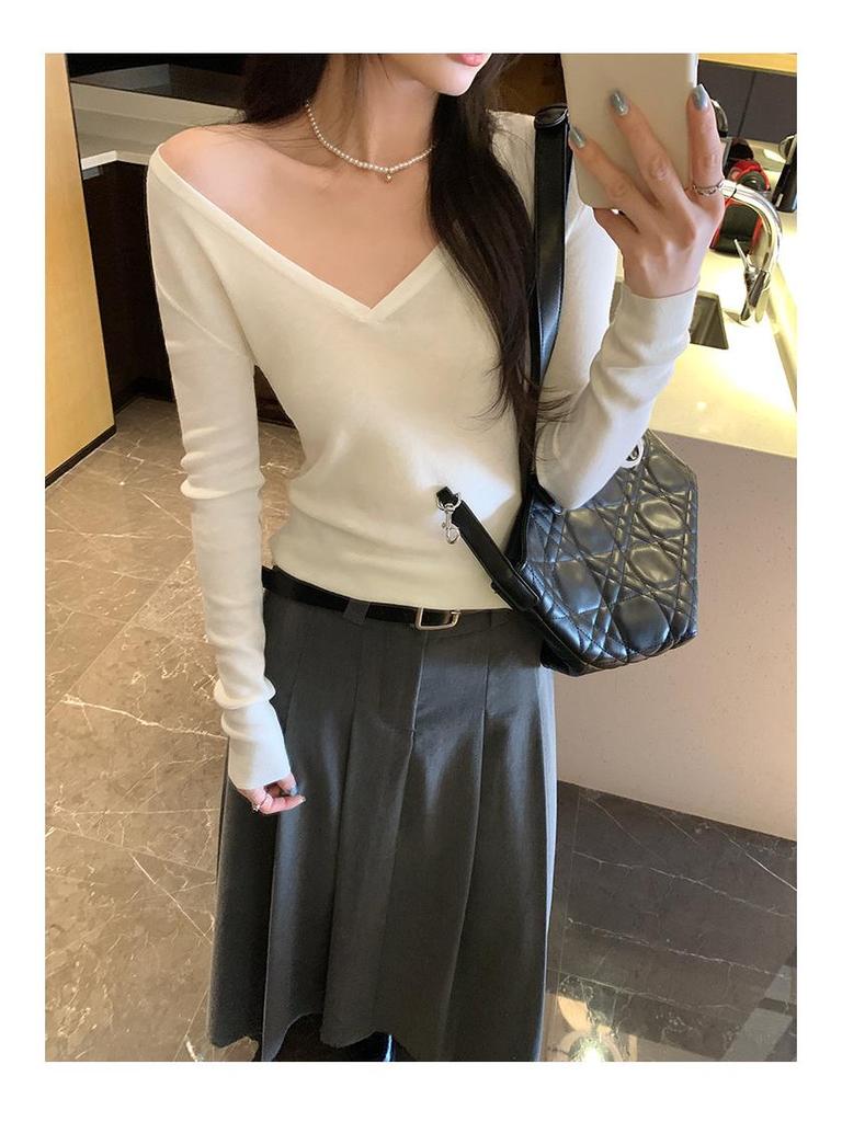 Winter 2025 Women's European-Style Knit Base Layer with Deep V-Neck - Unique and Mature Design