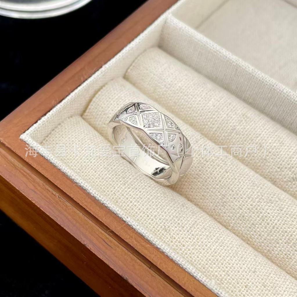 Elegant Coco-Style Mid-Band Ring with Diamond Accents: Minimalist, Versatile, Timeless Luxury.