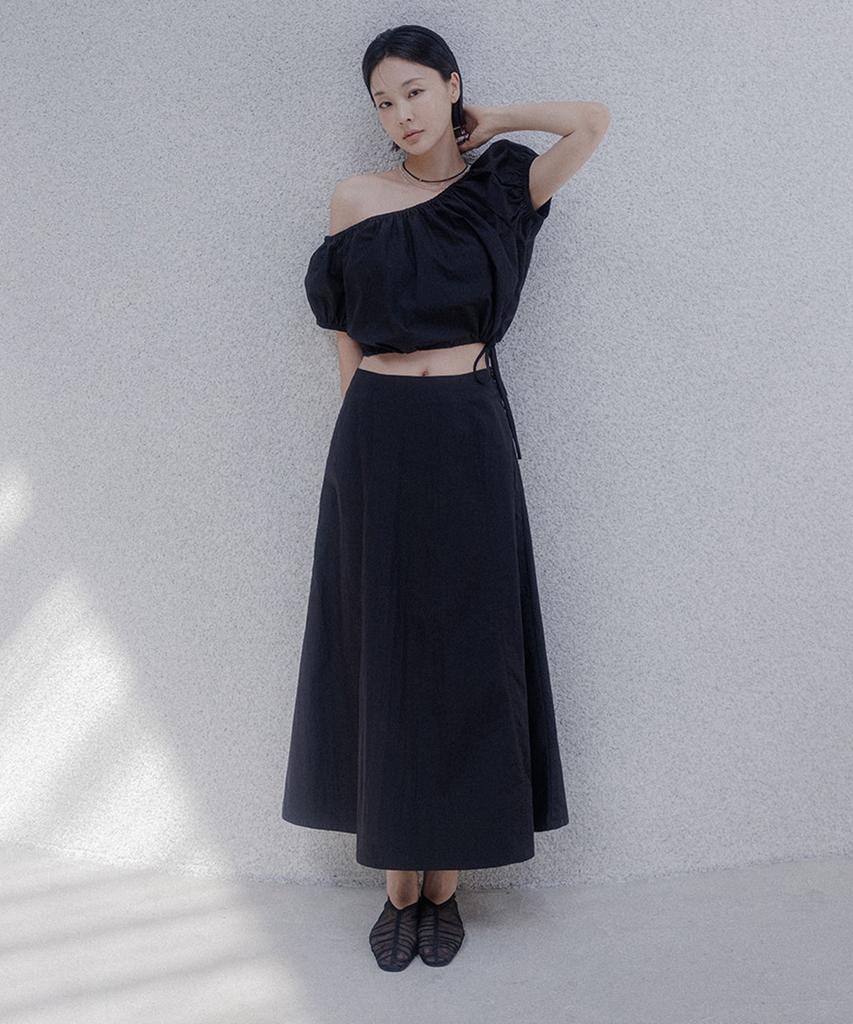 Memua Orb Cutout Flare Skirt (Black)
