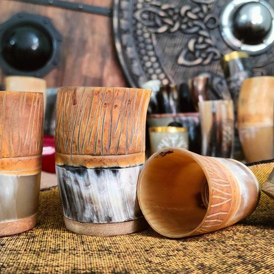 Lot de 12 mini-tasses en corne de Viking authentiques pour hydromel, whisky et décoration intérieure, tasses médiévales faites à la main