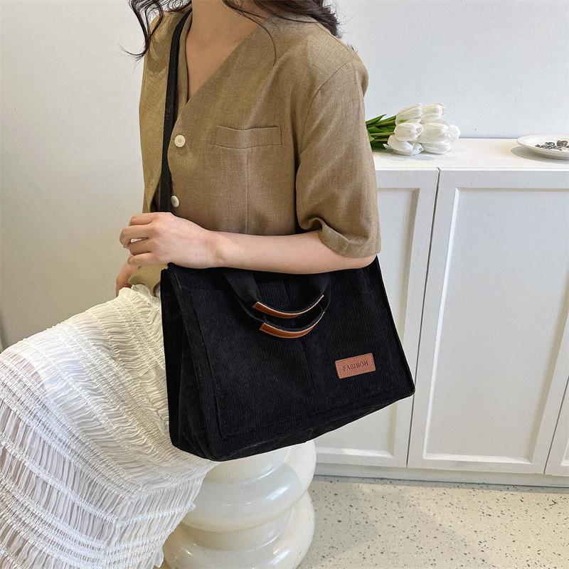 Sac Cabas Tendance en Velours Côtelé pour Commuter 2023 Sac à Bandoulière Mode Style Rue