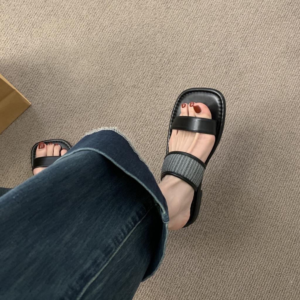 Fashion Shoes Women Slippers For Swimming Pool Slides Pantofle Rubber Flip Flops Soft Beach Flat 2025 Hawaiian Casual Scandals Leisure