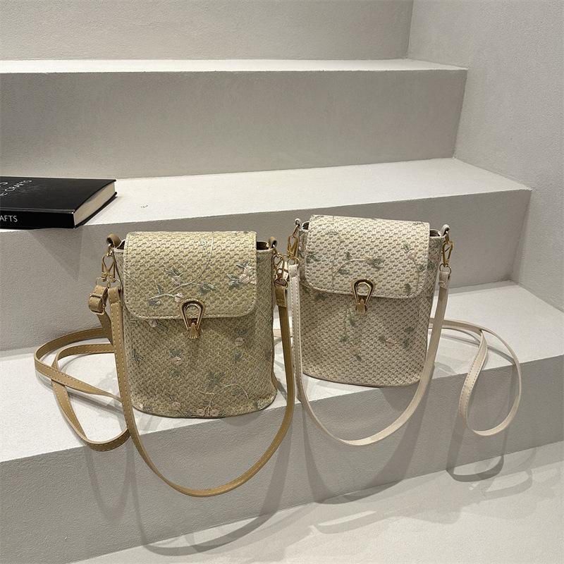 Bag Women's 2025 New Spring and Summer Straw Bag Small Fresh Crossbody One Shoulder Lace Flower Woven Bucket Bag
