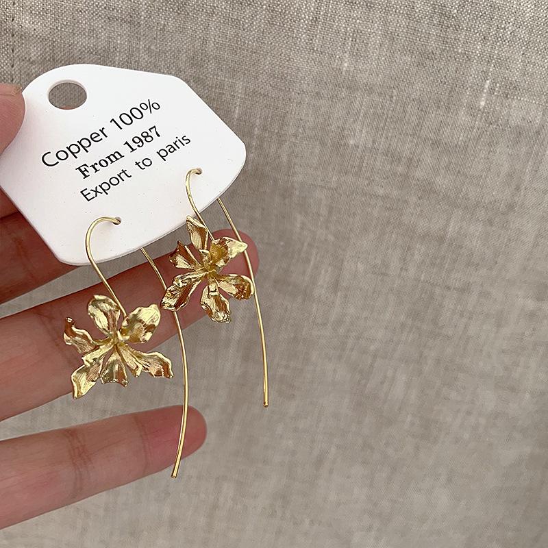 Iris Flower Retro Court Metal Earrings – Elegant, Versatile Women's Ear Jewelry