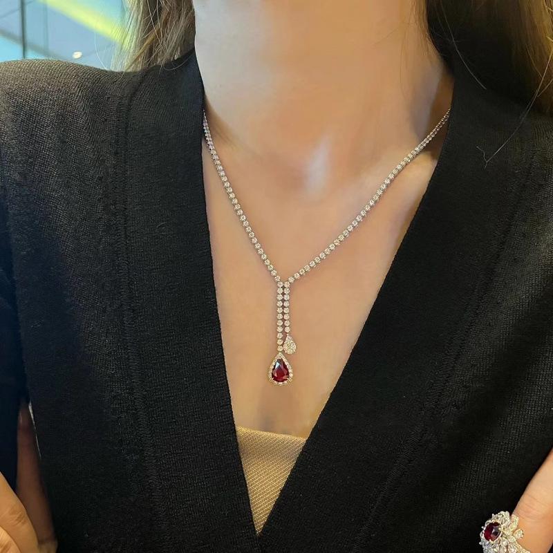 Elegant Versatile Ruby Necklace for Women - Pomegranate Red Clavicle Chain, Light Luxury Accessory