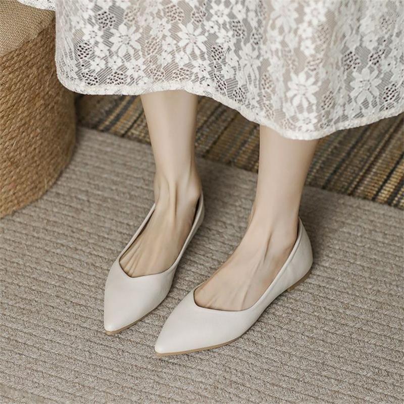 French Flat-soled Single Shoes 2025 New Spring and Autumn Pointed Gentle Fairy Commuting Shallow Mouth Work Shoes Large Size Nurse Shoes