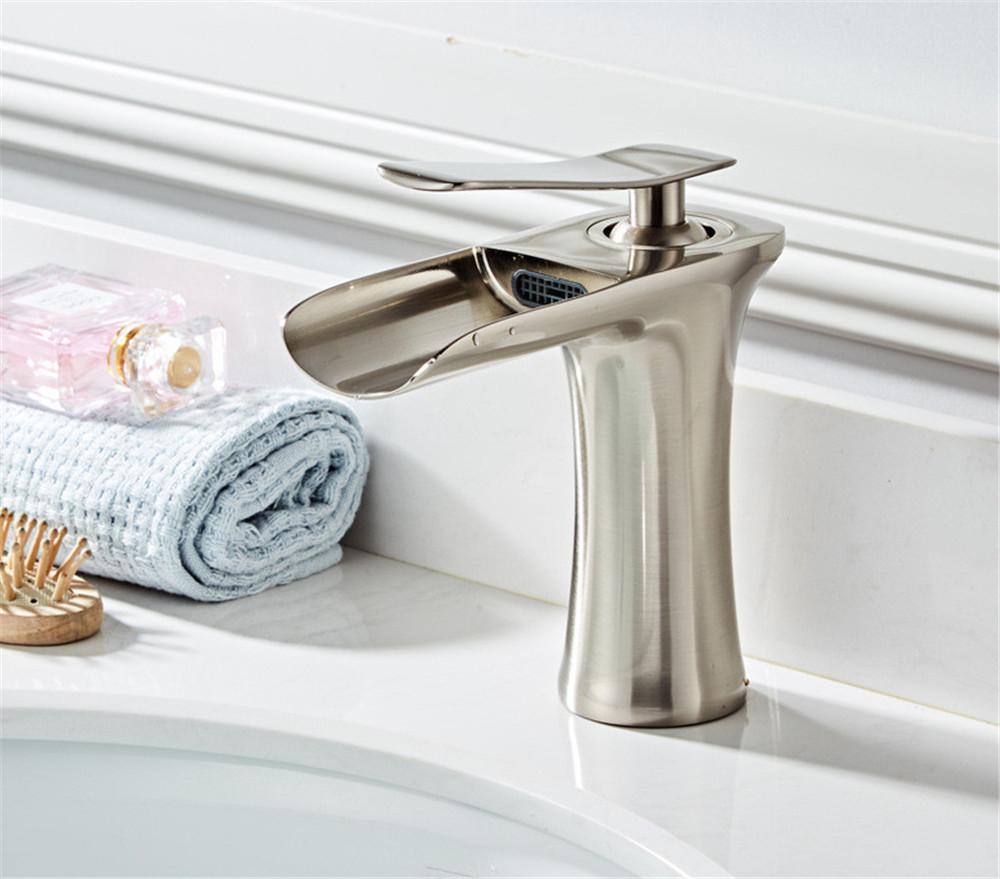 Antique Bathroom Faucet Gold Basin Faucets Brass Hot & Cold Bathroom Sink Faucet Deck Mounted Lavotory Faucet Mixer Water Tap