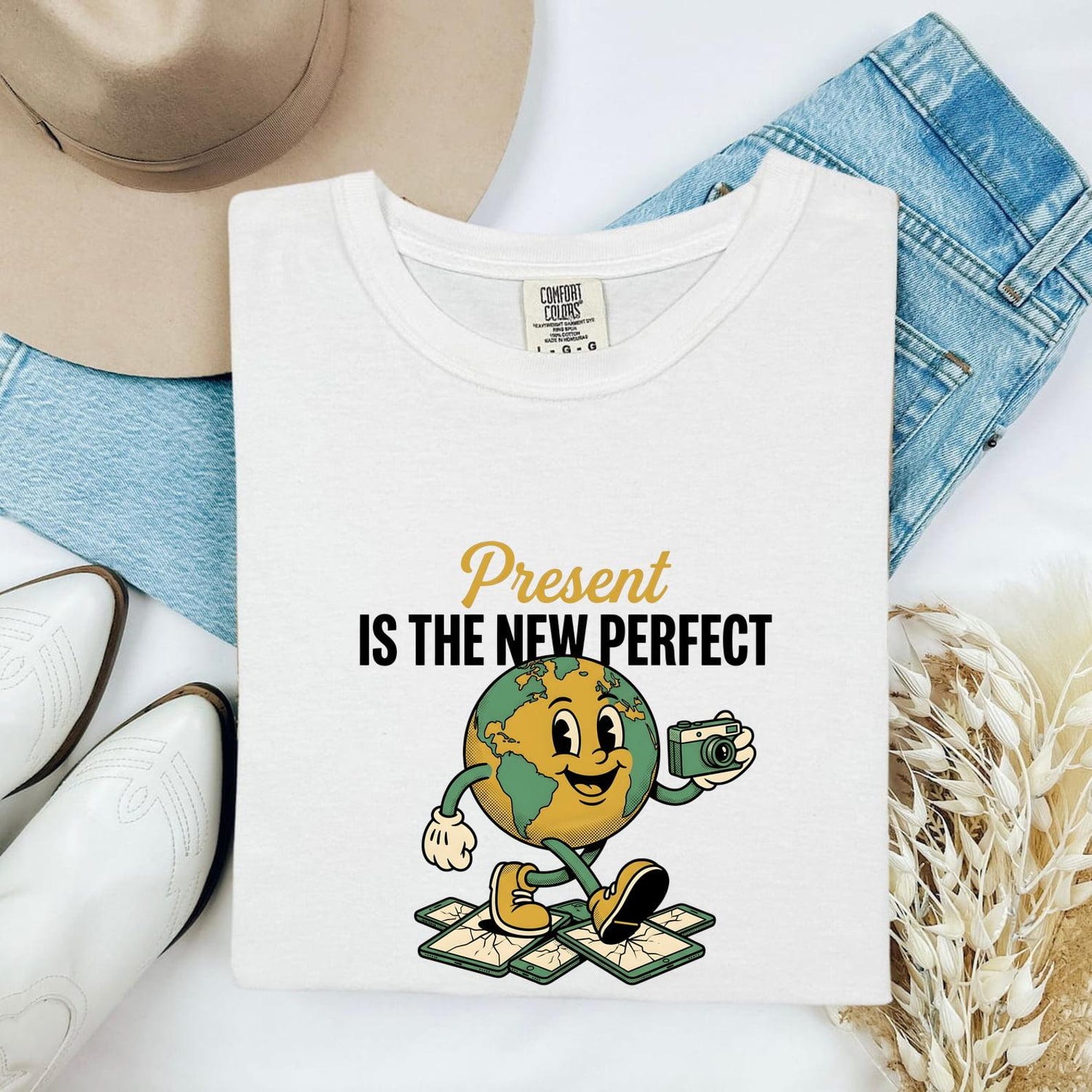Cute Earth Shirt Earth Tourism Gift Women Hand Drawn Tee Planet T-Shirt Globe Enthusiast Illustrated Graphic Travel Design Sketch Vintage 4XL