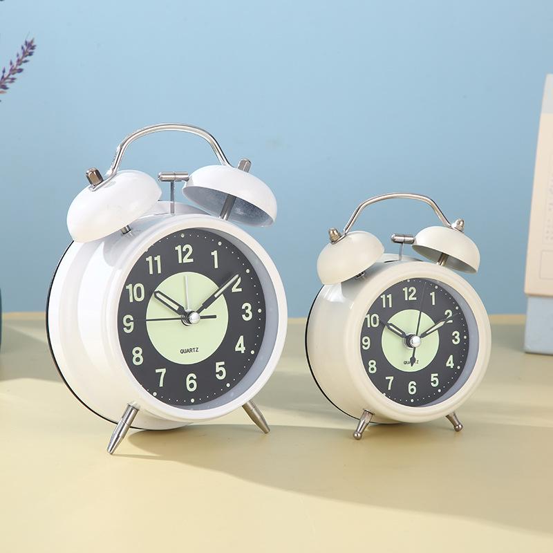 Luminous Metal Silent Alarm Clock, a Battery-Powered Clock for Children's and Students' Bedrooms, Bedside, and Gifts