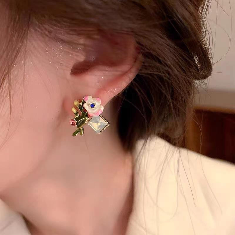 Vintage Französische exquisite Emaille-Glasur-Blumen-Ohrclips, kleine Zirkon-Blumen-Pflanzen-Ohrclips