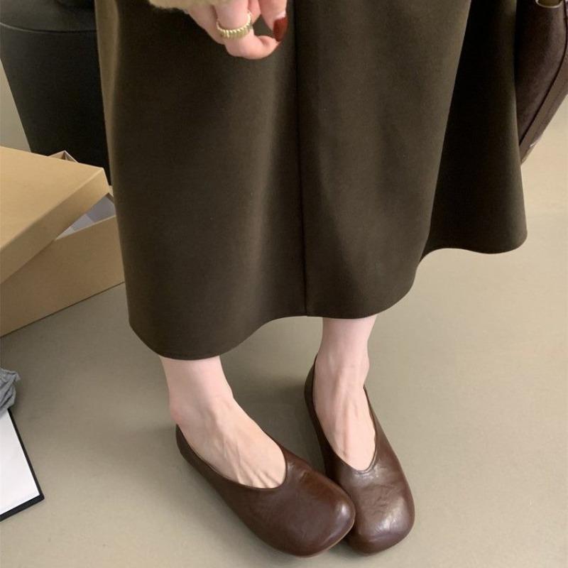 Fashion New Women's Slip on Leather Loafers Spring Autumn Fashion Ballet Shoes Ladies Casual Round Toe Cute Flats Nurse Shoes Sneakers