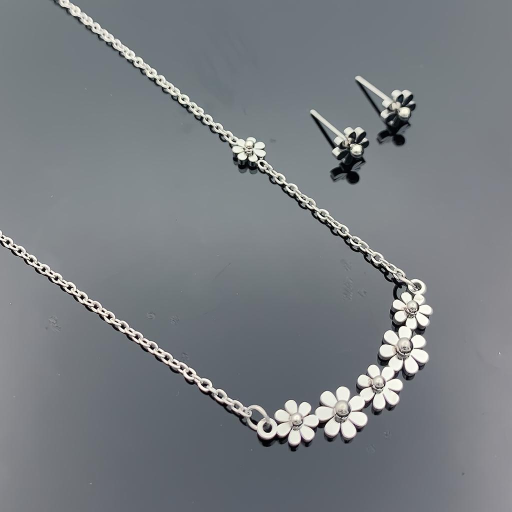 3Fashionable autumn and winter stainless steel daisy necklace and earring set with clavicle chain, bohemian holiday style, suitable for birthdays,