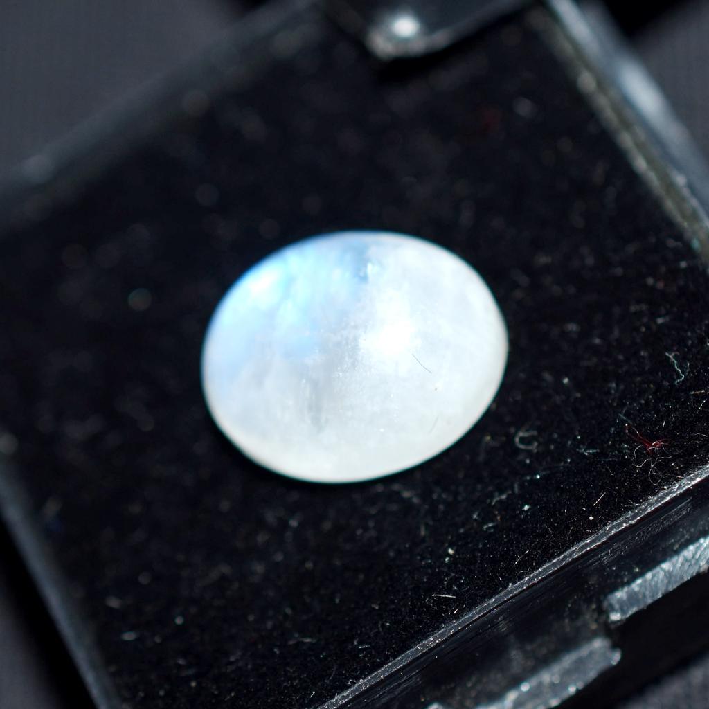 Natural White Moonstone Loose Gemstone 3.40 ct Oval Shape for Jewelry Making and Gem Collections