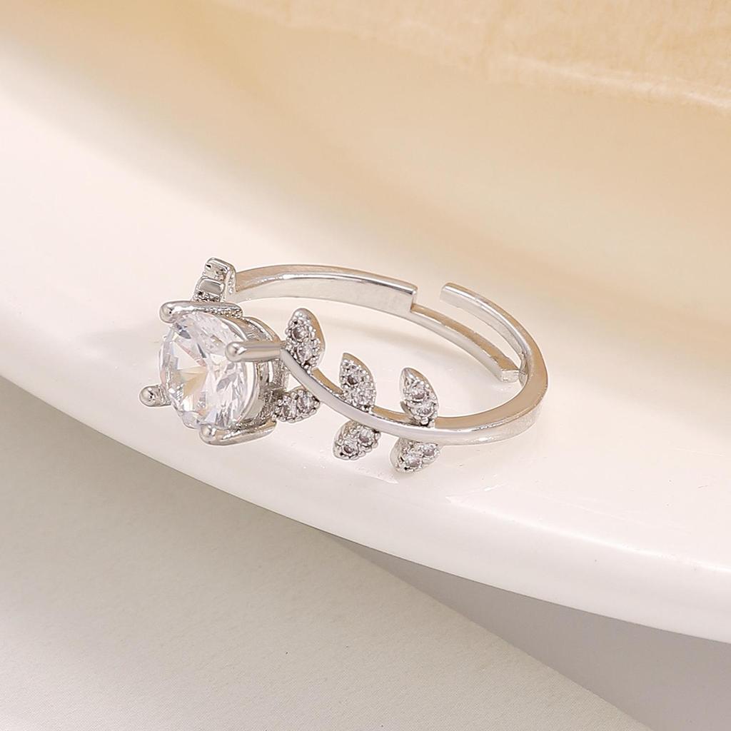 Laurel Goddess Moissanite Ring for Women – Elegant Simulated Diamond Gift for Girlfriend