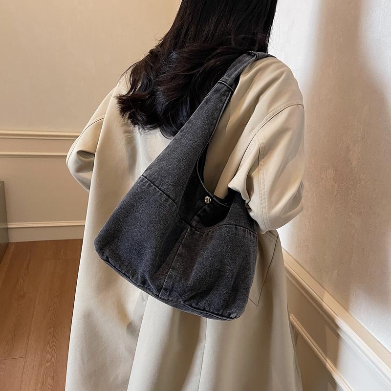 Classic Denim Hobo Bag – Stylish & Durable Shoulder Tote for Women, Perfect for Everyday Use