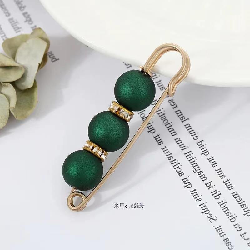 Waist Pin Accessory Brooch for Adjusting Clothing Fit and Preventing Exposure