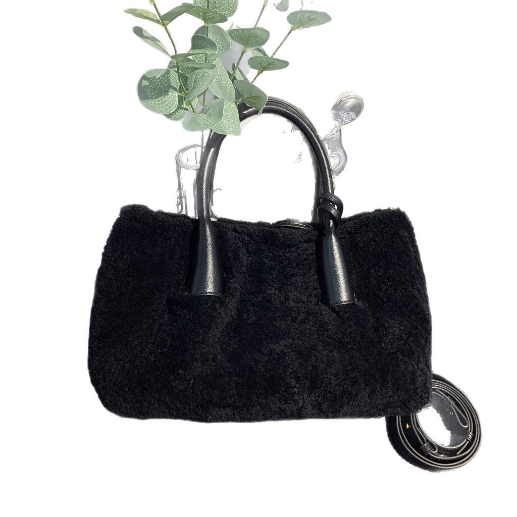Large Capacity Simple Winter Women's Bag 2025 New Trendy Fashion Handbag One-shoulder Wool Foreign Style Tote Bag