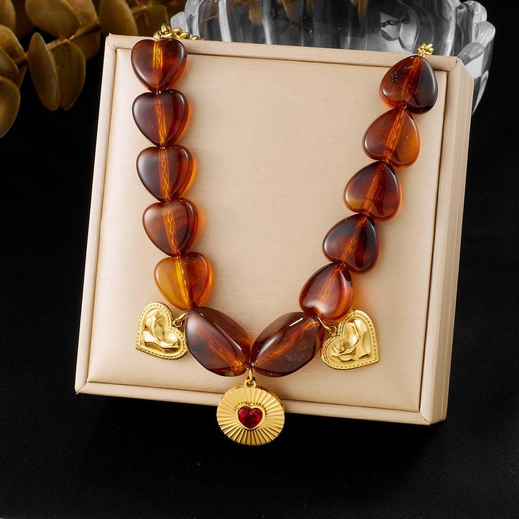 Stylish Geometric Resin Beaded Chain with Gold-Plated Inlaid Diamond Heart Pendant Jewelry Set