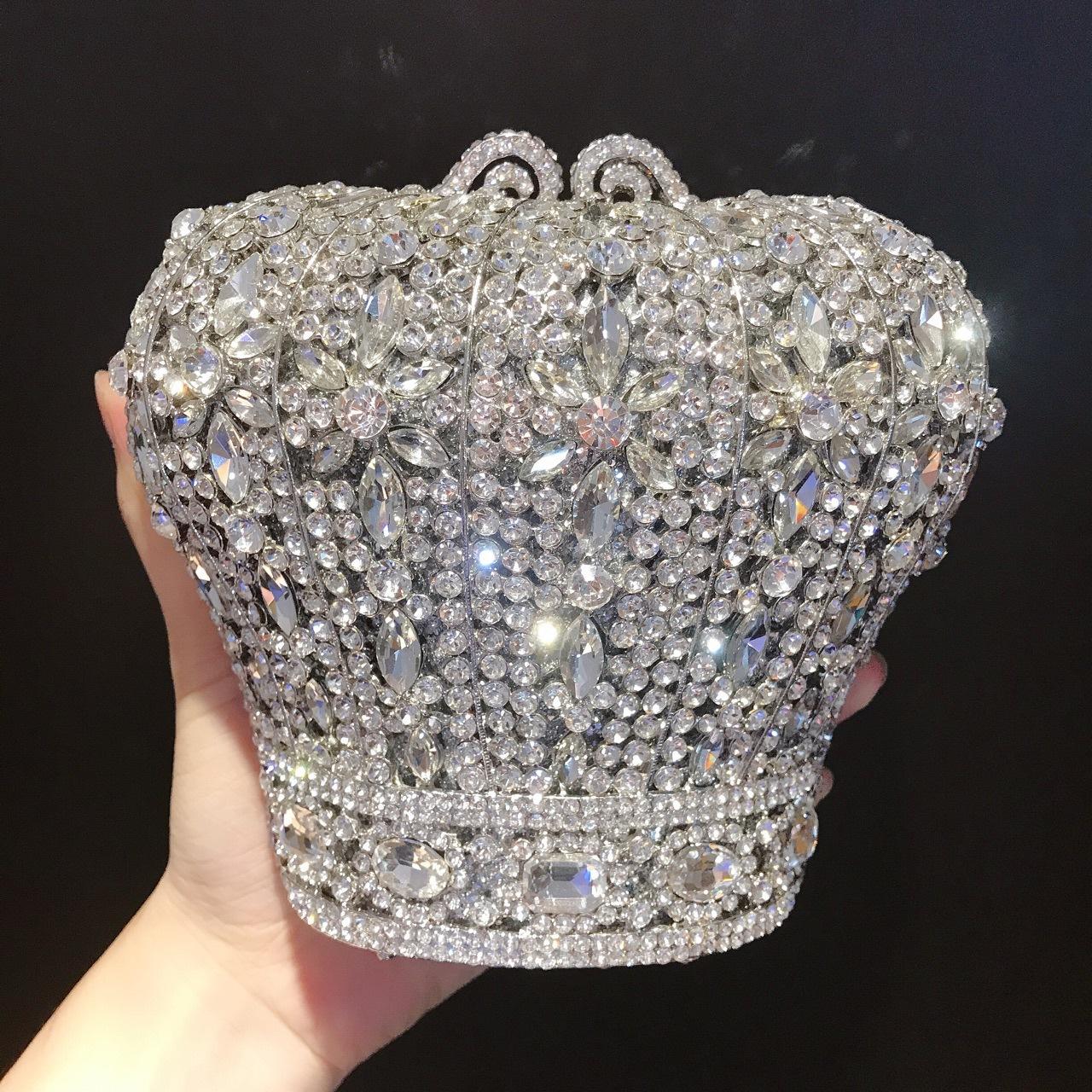 

Diamond dinner bag metal hard box bag studded with diamonds banquet clutch bag women s chain small handbag