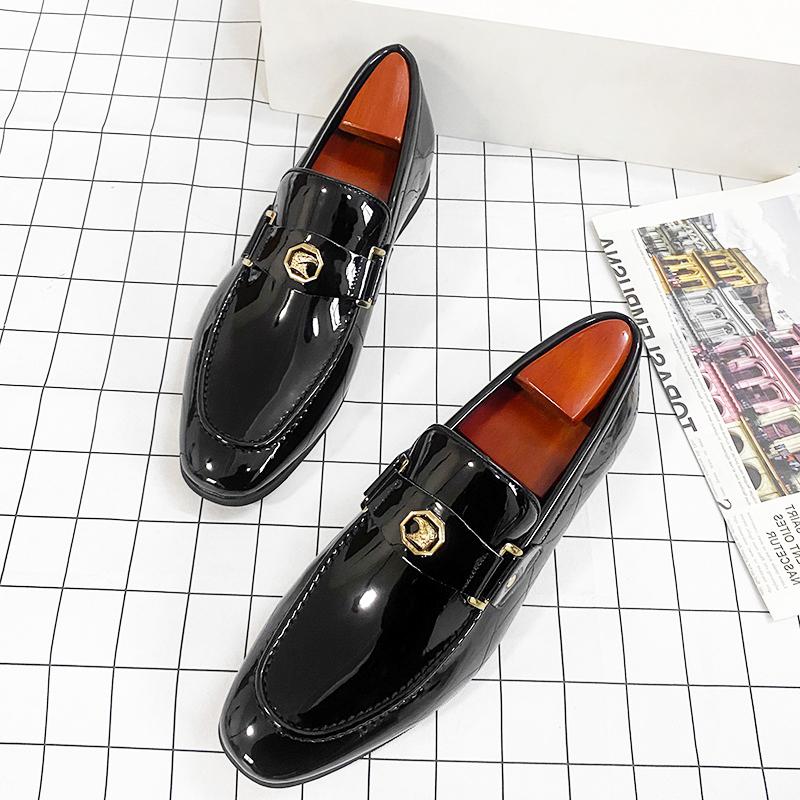 New Fashion Black Glossy Patent Leather Brogues Shoes For Men Loafers Wedding Dress Prom Formal Footwear Zapatos Hombre