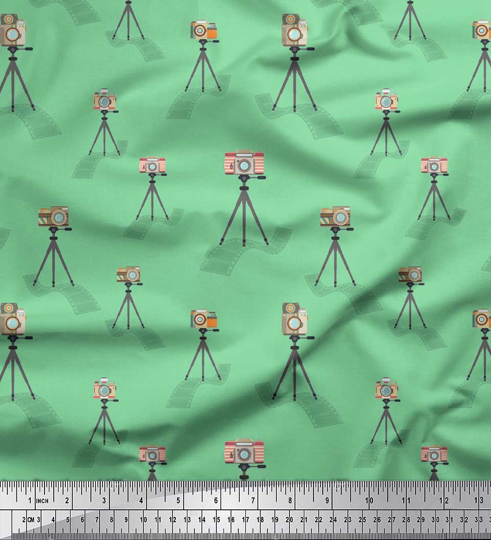 

Тканина Soimoi Blue Japan Crepe Satin & Camera Fashion Print Тканина на метри 42 дюйма 42 Inch Wide - Poly Crepe зелений