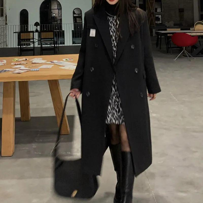 Hepburn-Style Women's Woolen Coat: Loose, Mid-Length, Thickened Black Winter Outerwear