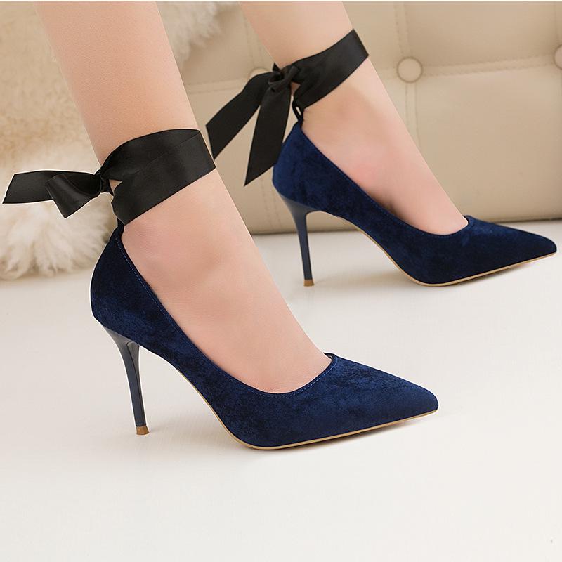 

Очень высокий каблук тонкий каблук простые замшевые неглубокие горловины заостренный ремешок бант одинарные туфли на высоком каблуке 39