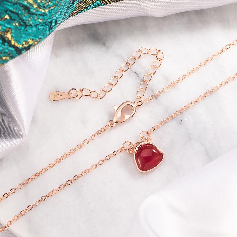 2026 Zodiac Imitation Red Agate Horse Necklace - Chic Women's Wealth-Attracting Clavicle Jewelry Gift
