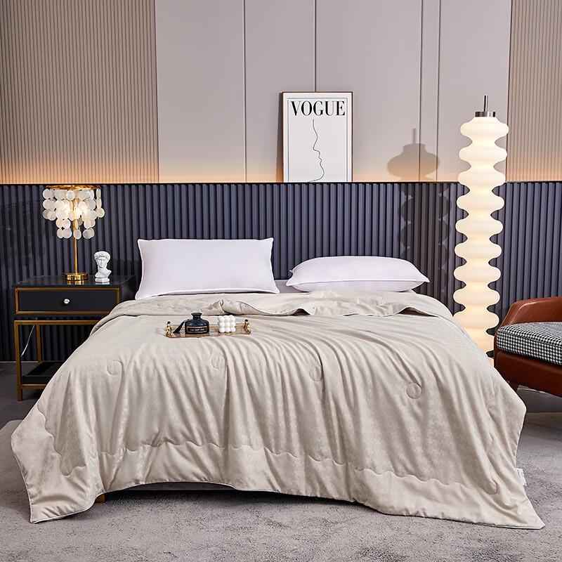 

Hodo Jacquard Mulberry Silk Quilt