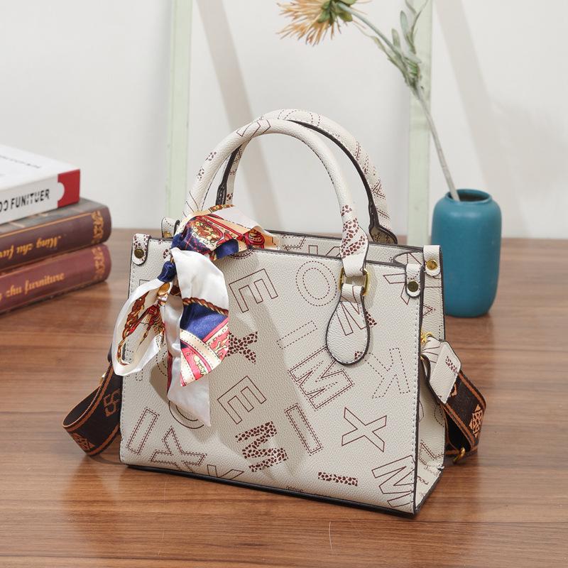 

New fashionable and versatile commuter high-value large-capacity bag female crossbody portable shoulder tide білий