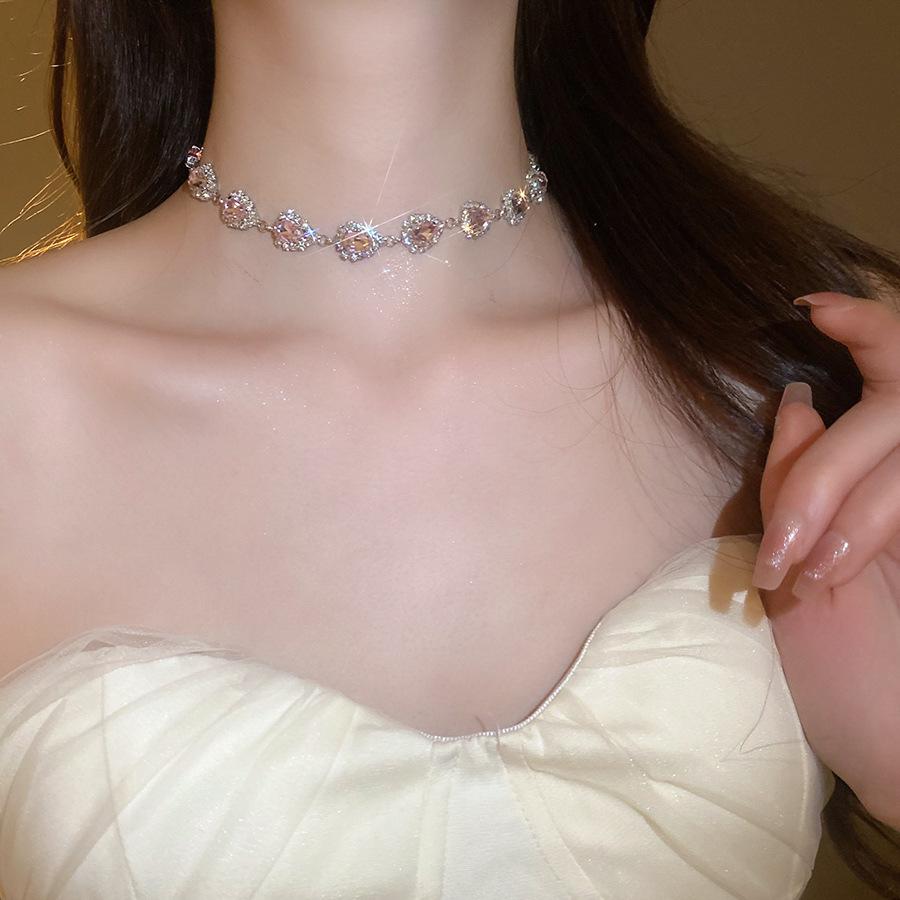 Elegante Conjunto de Joias Gota de Strass Estilo Francês: Colar e Brincos de Luxo para Mulheres