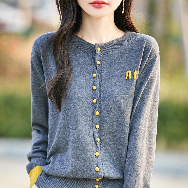 Leichte Strickjacke für Damen aus 50 % Wolle und 50 % Maulbeerseide – vielseitige Strickware für 4 Jahreszeiten für ganzjährigen Komfort und Stil