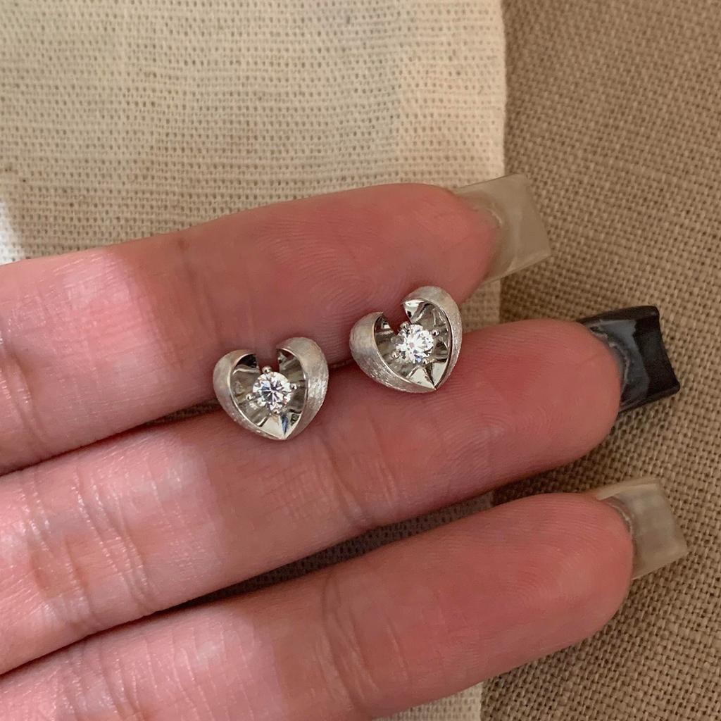 Inspired design inlaid single diamonds brushed heart-shaped earings stud light luxury high-end earrings for women jewelry gifts