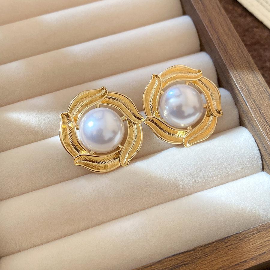 

Silver needle tiger s eye stone pleated round stud earrings retro court style versatile earrings light luxury high-end earrings women