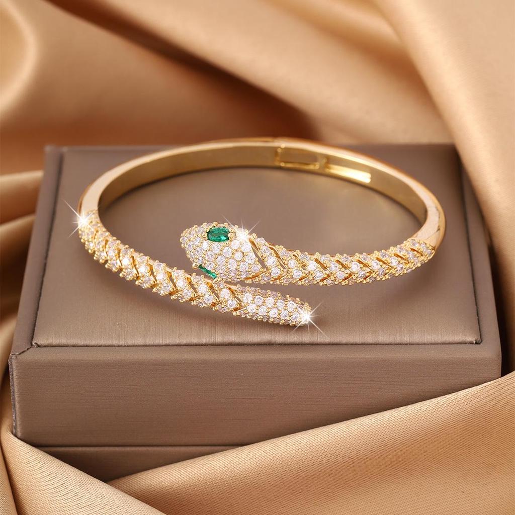 Exquisites 2025 Europäisch-Amerikanisches Nagelarmband mit Zirkon, Luxuriöser Kupferschmuck