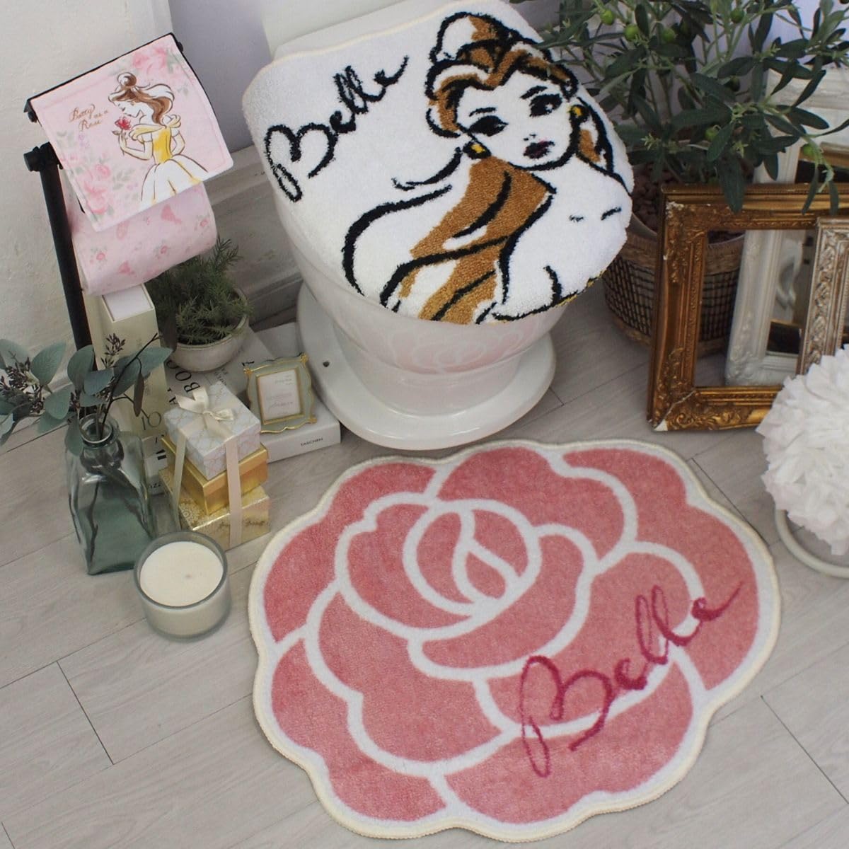 Набор из 3 предметов для туалета Disney «Красавица и Чудовище»: Чехол на крышку унитаза, Коврик для туалета и Чехол для держателя туалетной бумаги (NDY-31/SD-45-132-44)