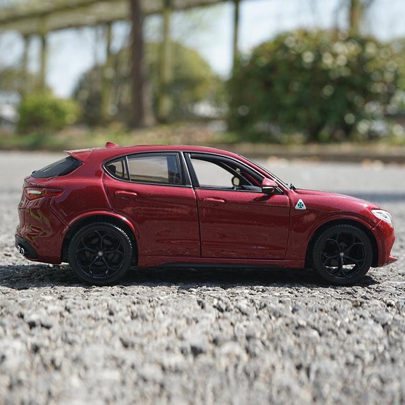 Bburago 1:24 Alfa Romeo Stelvio Alloy Car Diecasts & Toy Vehicles Car Model Miniature Scale Model Car Toy For Children ze7