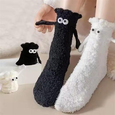 Magnetische Socken aus Korallensamt mit Händen Dicke Plüsch Winter Warm Niedlich Bequem Schlafsocken Mode Bodensocken für Frauen Mann
