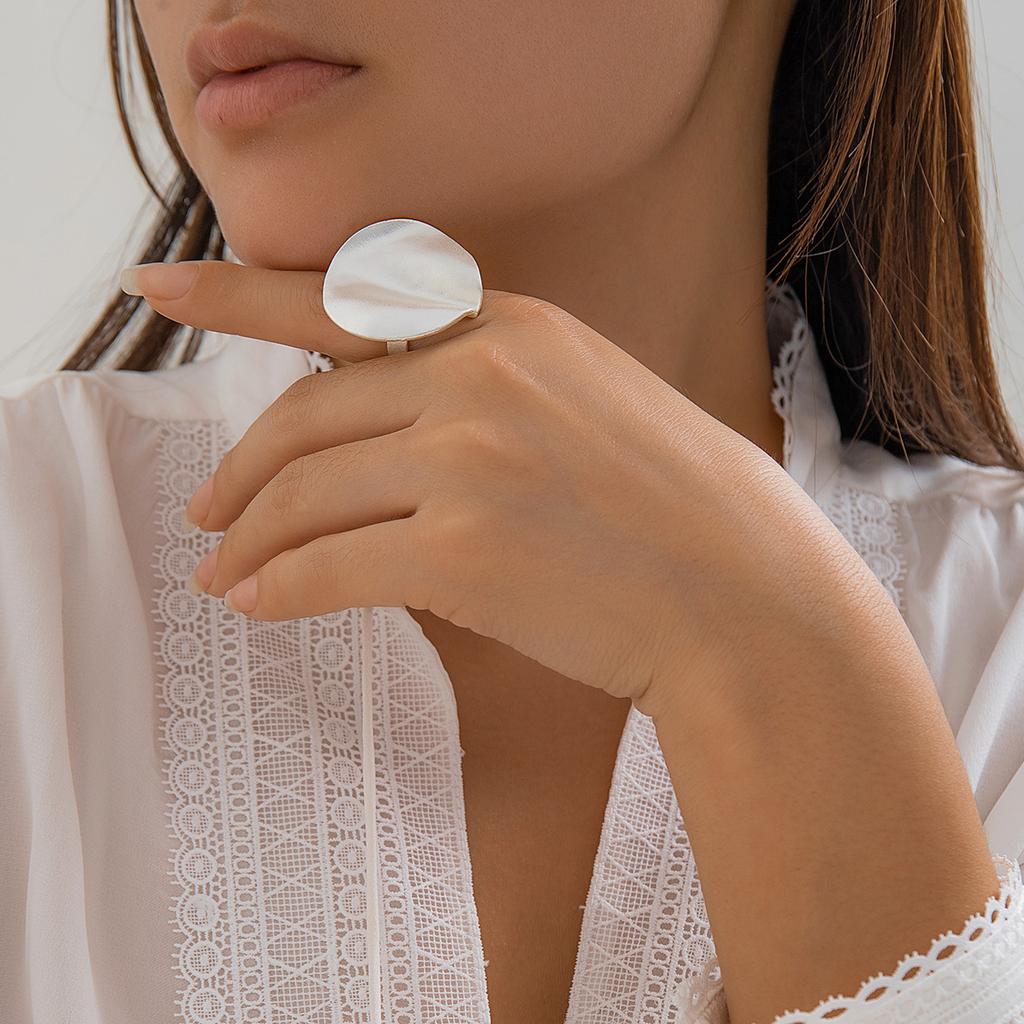 Exaggerated French Disc Pleated Metal Ring, Simple Irregular Niche Flower Ring