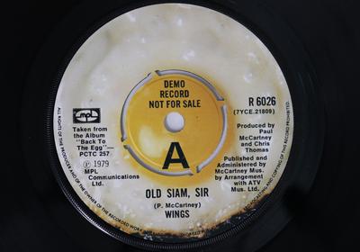 7inch Record WINGS - Old Siam, Sir / Spin It On R6026PROMO MPL 1979 UK Rock Used