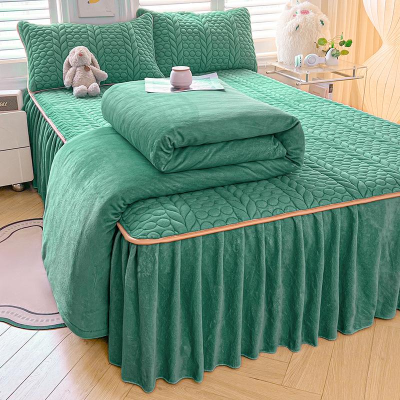 Milk fleece bed skirt four-piece set does not run quilt high gram weight quilt cover thickened coral fleece bed sheet student dormitory three-piece