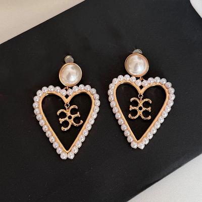 French Retro Pearl Love Stud Earrings Temperament Court Style High-end Earrings Elegant Light Luxury Earrings