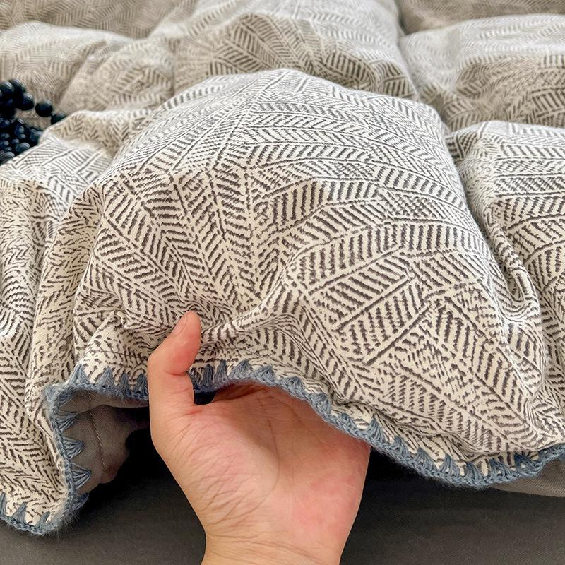 2025 New All-Cotton Flannel Bedding Set: Thick Quilt Cover, Triangular Edge, Warm Bed Sheet