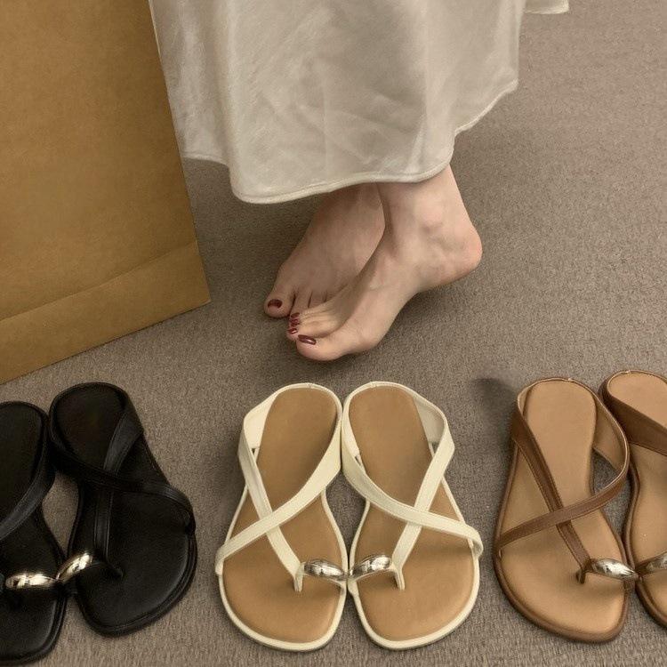 French beautiful cross-strap cold slippers women's summer wear 2025 new with skirt flat Roman sandals